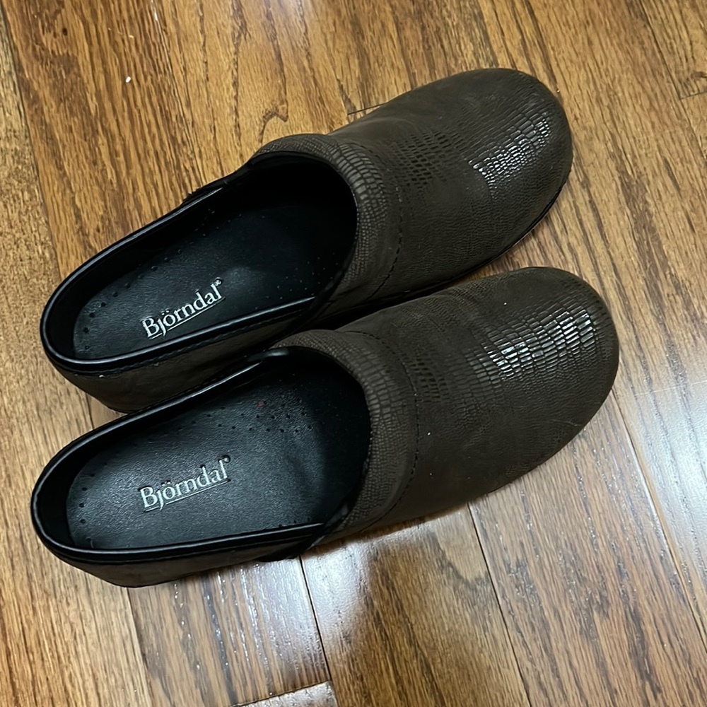 Brown size 8 Bjorndal clog women’s shoe
